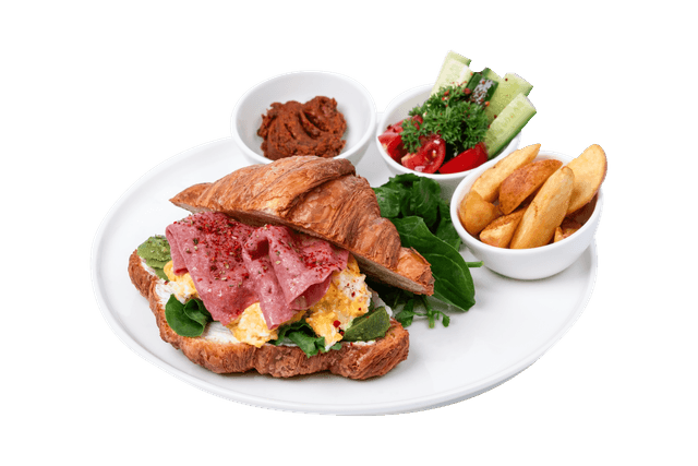 Roast Beef Egg Kruvasan Kahvaltı